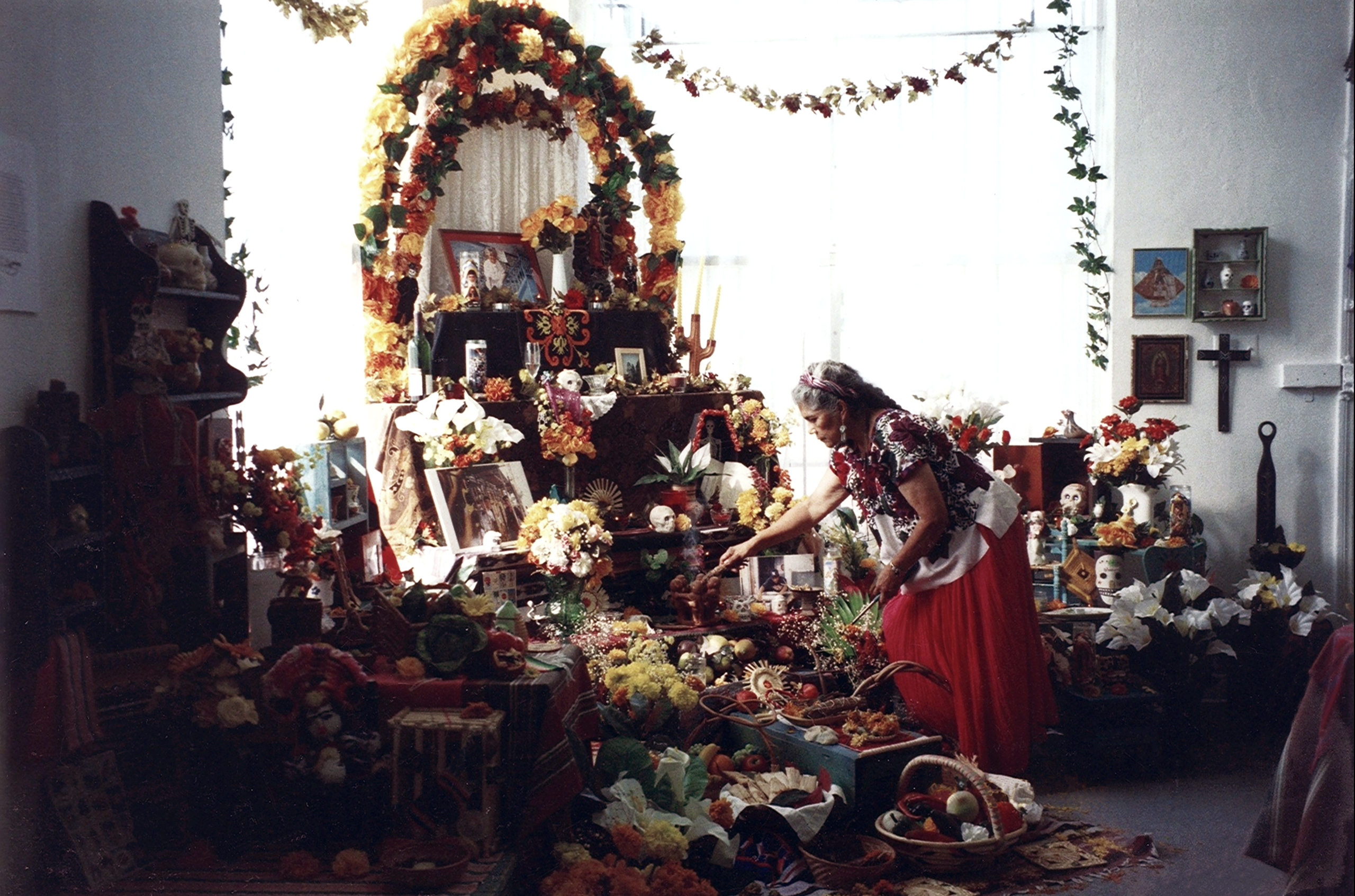 East LA honors Ofelia Esparza, matriarch of Día de los Muertos